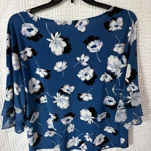 Roz & Ali women’s ruffled sleeve top